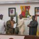 Gov. Makinde presents staff of office to new Alaafin 
