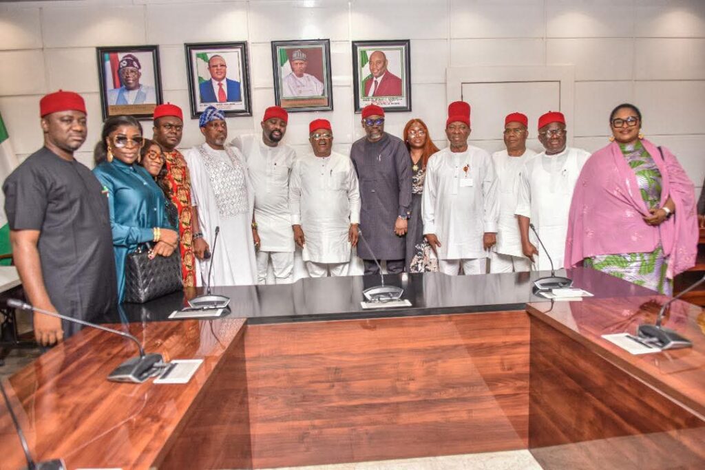 FG Threatens to Terminate Enugu-Onitsha Expressway