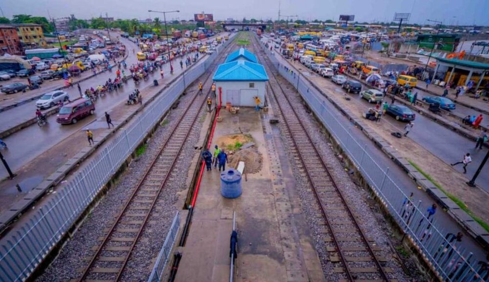 Tackling gridlock with intra-city train services