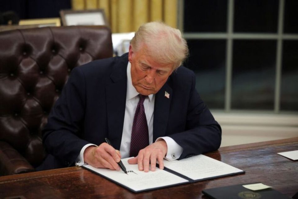 Trump moves to revoke legal status of over 500,000 migrants
